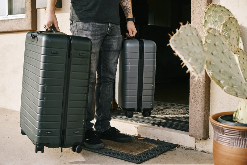 キャリーケース　スーツケース　キャリーバック　リュック　モスグリーン　Ｍサイズ