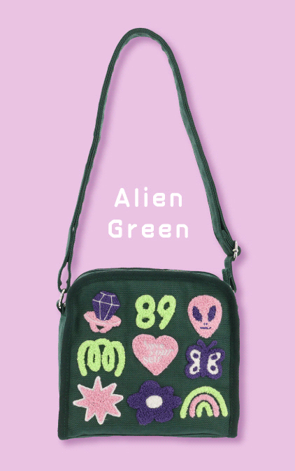 ぱくちーひとみコラボのミニショルダーバッグのエイリアングリーン