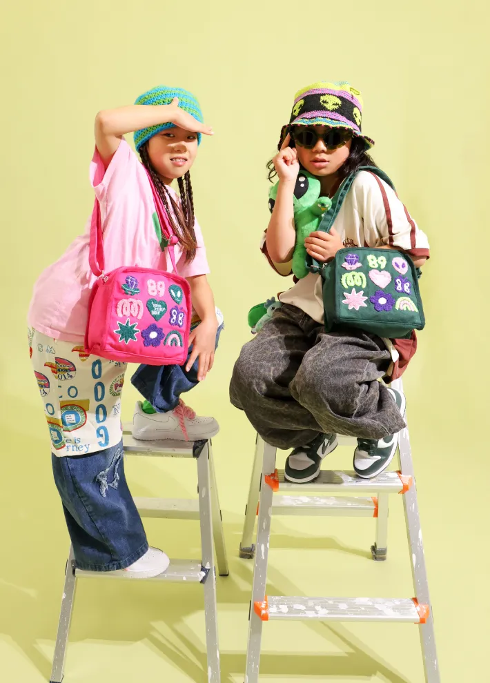 ぱくちーひとみコラボのミニショルダーバッグ