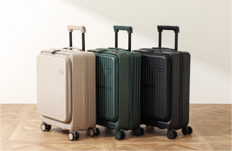 スーツケースの集合カット