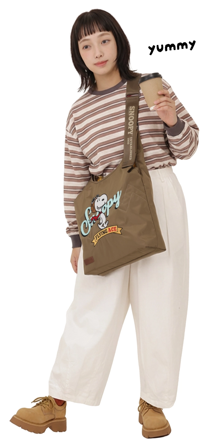 スヌーピーのフライングエースの2wayショルダーバッグのモデル画像