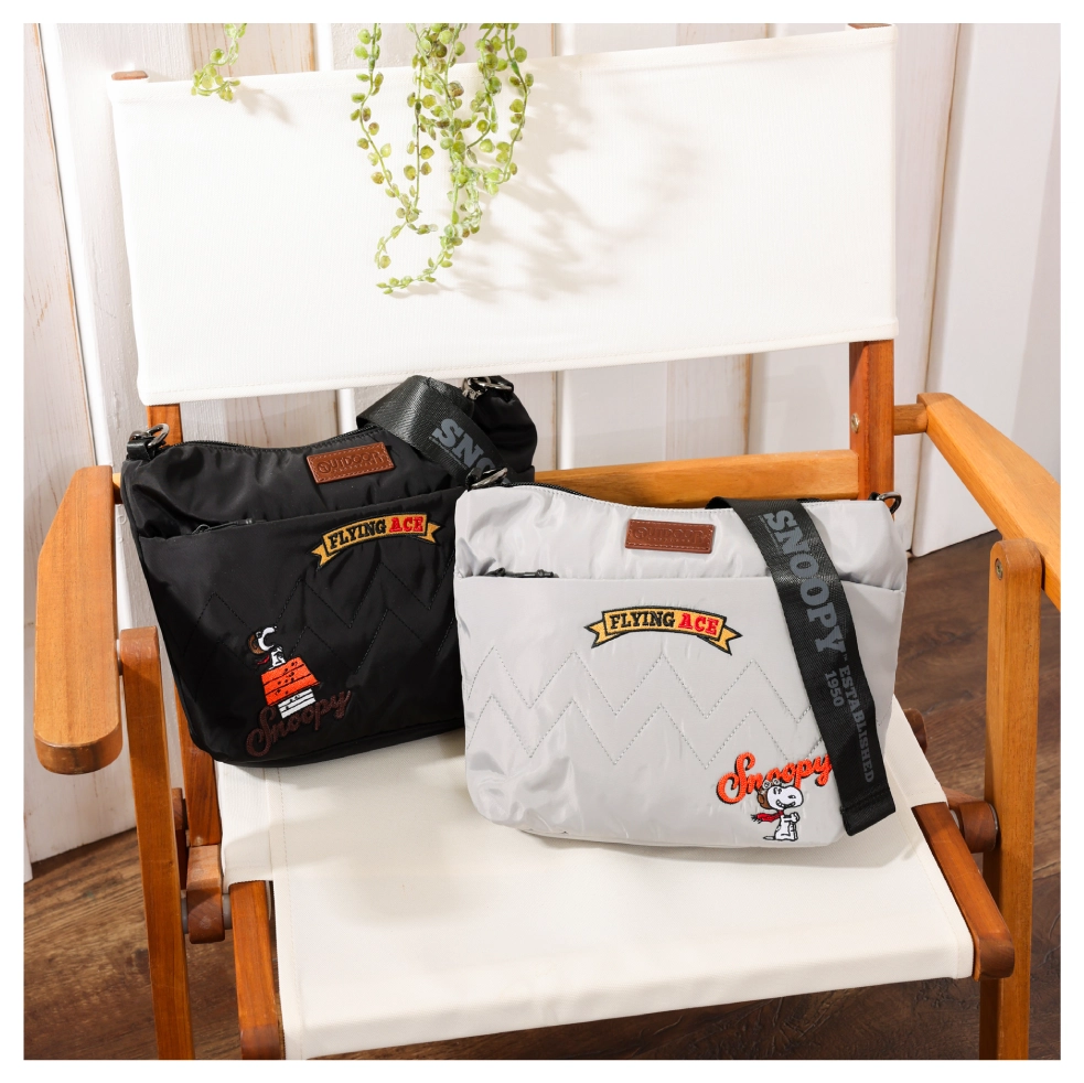 スヌーピーのフライングエースのショルダーバッグ