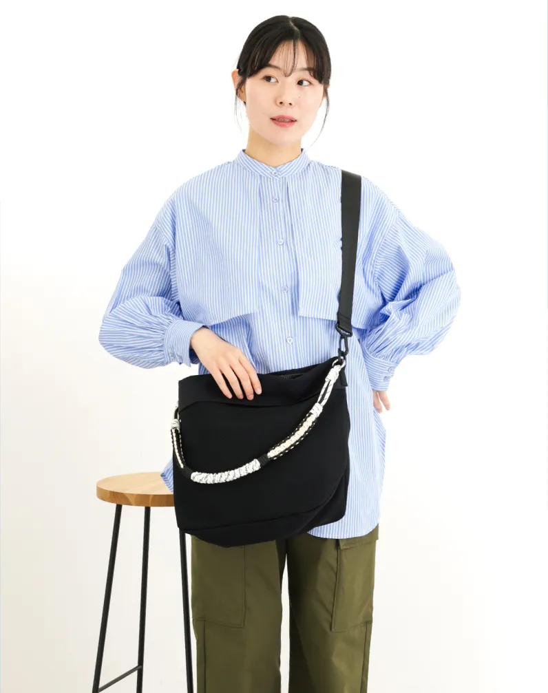 黒2wayバッグモデルカット