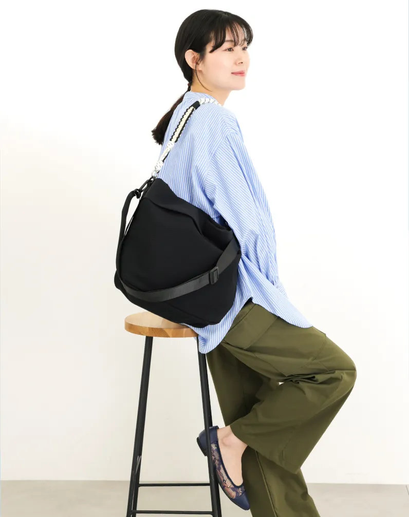 黒2wayバッグモデルカット